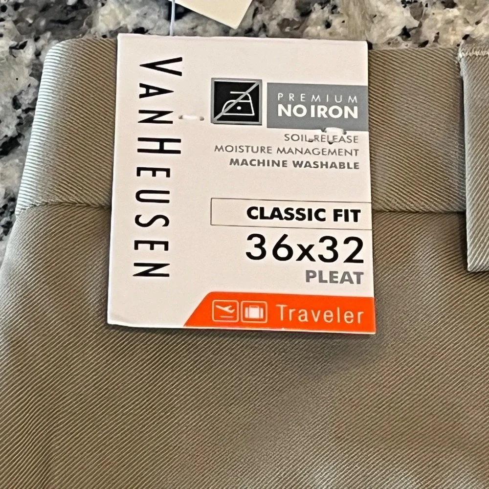 NWT Van Heusen Premium No‎ Iron Classic Fit Pleat Pants Mens 36x32 Khaki Cuffed